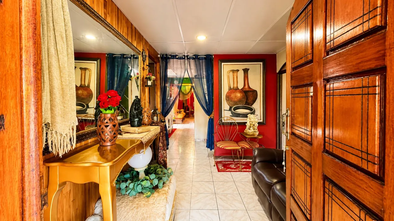 House for Sale in Barrio Las Americas, Perez Zeledon: Central Location and Immediate ROI Investment Property — photo 4