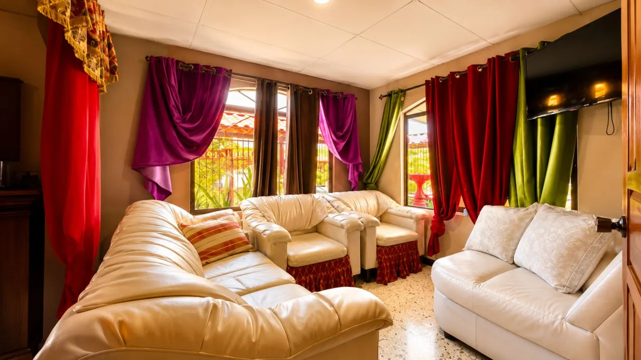 House for Sale in Barrio Las Americas, Perez Zeledon: Central Location and Immediate ROI Investment Property — photo 5