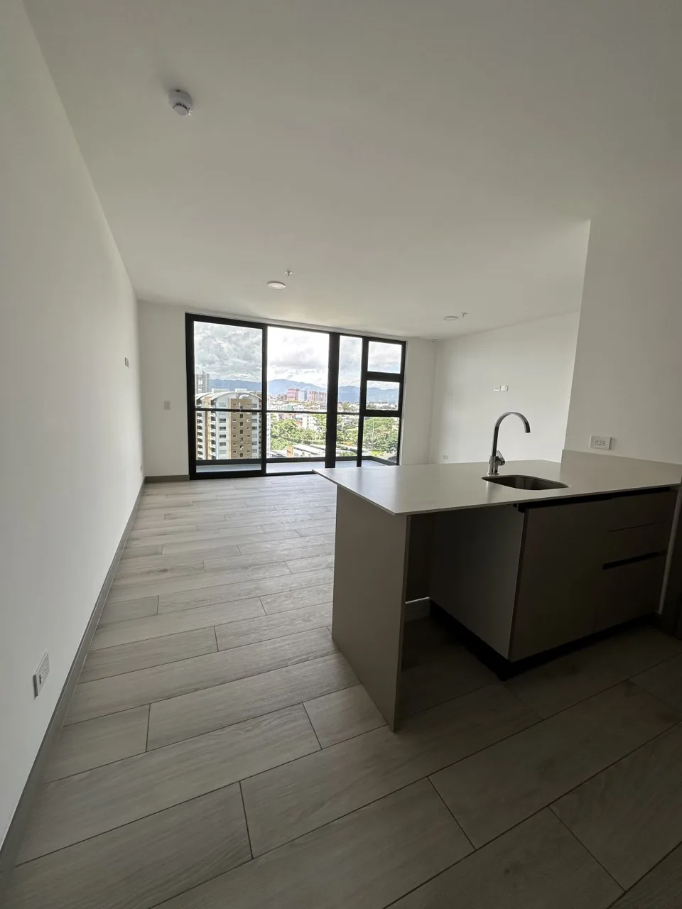 Brand New Modern Apartment for Sale on the 21st Floor at Nucleo, La Sabana