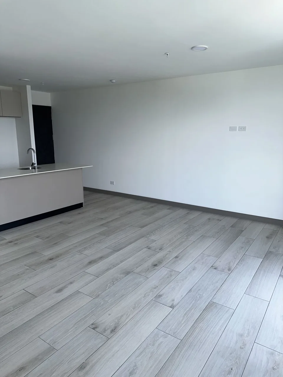 Brand New Modern Apartment for Sale on the 21st Floor at Nucleo, La Sabana — photo 4