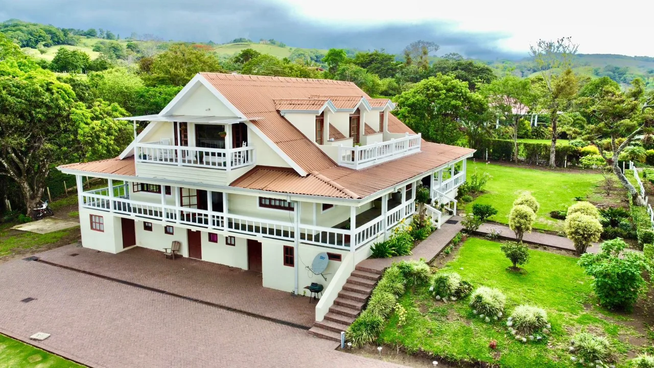 Luxurious “Tronadora”Lake Arenal Mansion for Sale with Picturesque Country Views and Lake Views