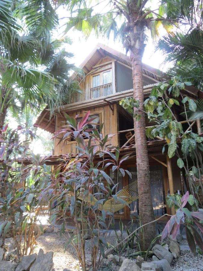 Prime Location! North ST Boutique Hotel - Steps to the surf