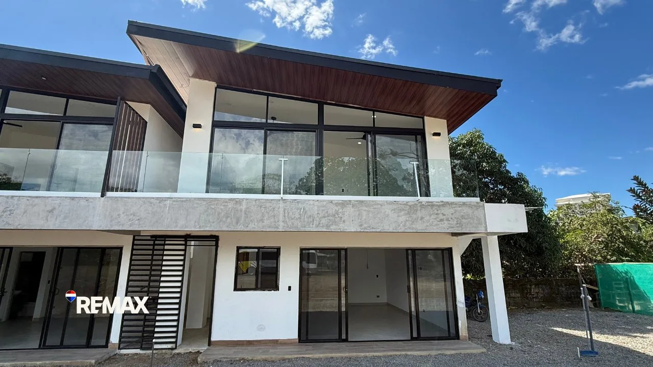Modern Investment Opportunity in Prime Jaco Location – Dual-Unit Residences