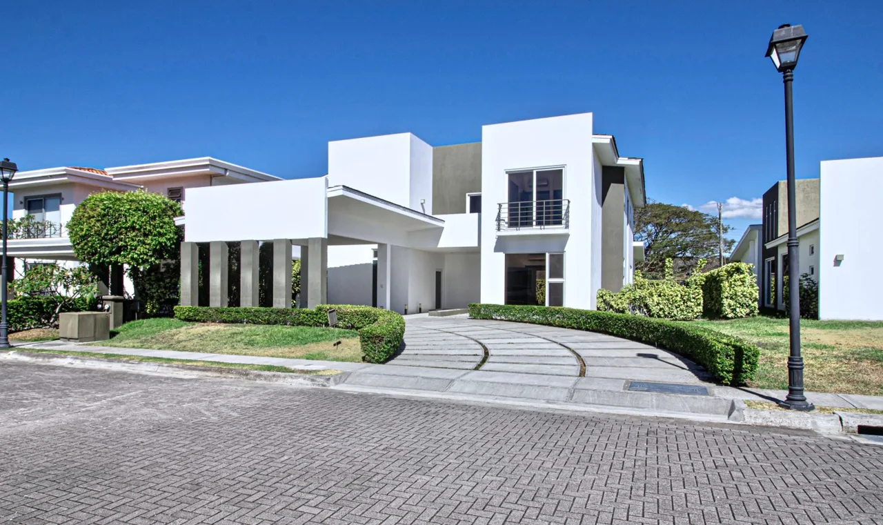 Casa Lindora 23