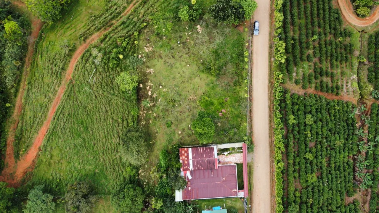 For Sale - 1752 M² Lot In Santa Elena, Secure Area With High Value Growth