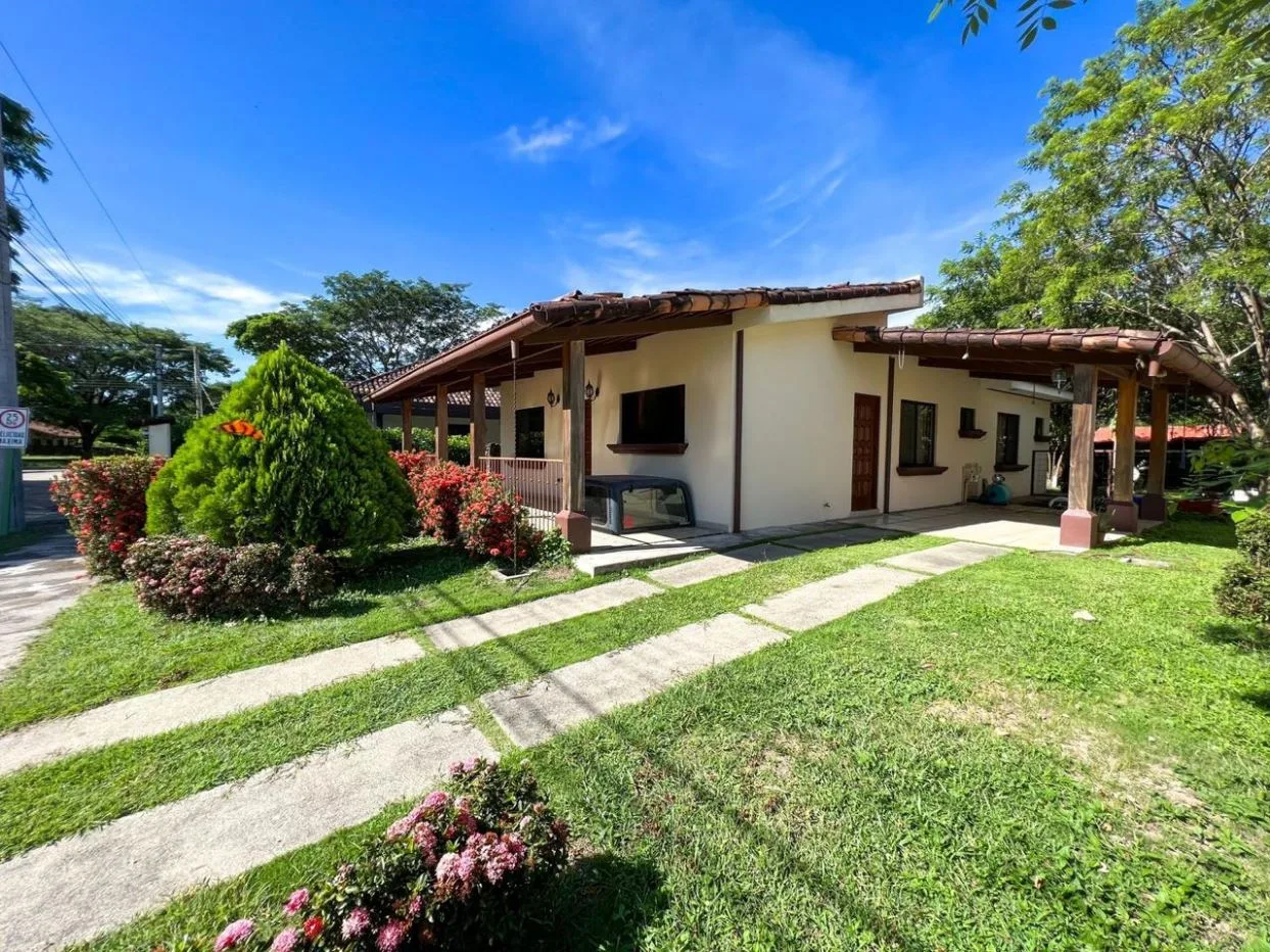 Charming 3-Bedroom Home in Gated Community – Colonia Blanca, Liberia