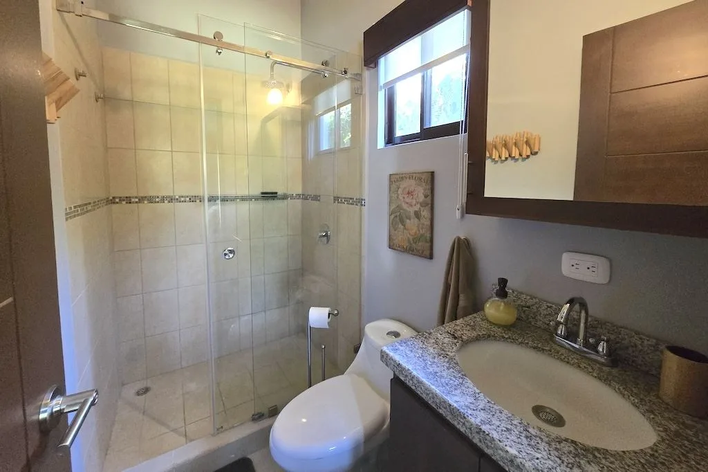 Move-In Ready Home with Jacuzzi &amp; Tropical Garden in Loma Verde — photo 4