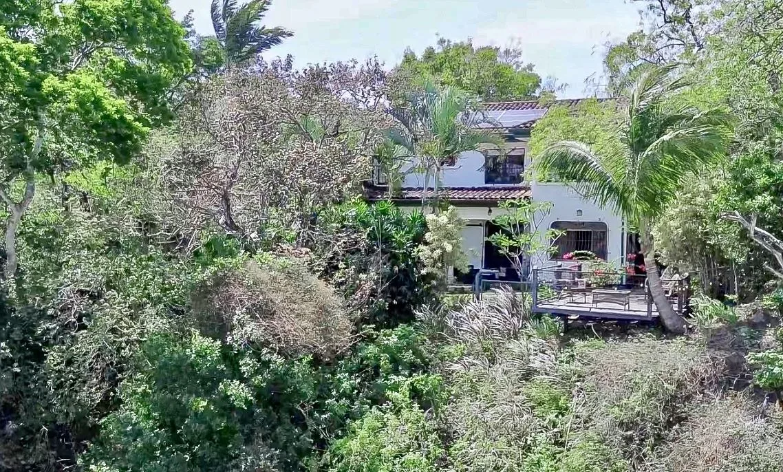 Casa Hidden Paradise | Suburban Living — photo 2