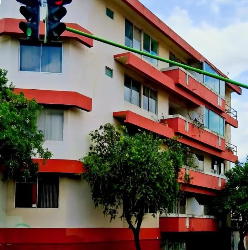 Versatile Vintage Units in Barrio Amón
