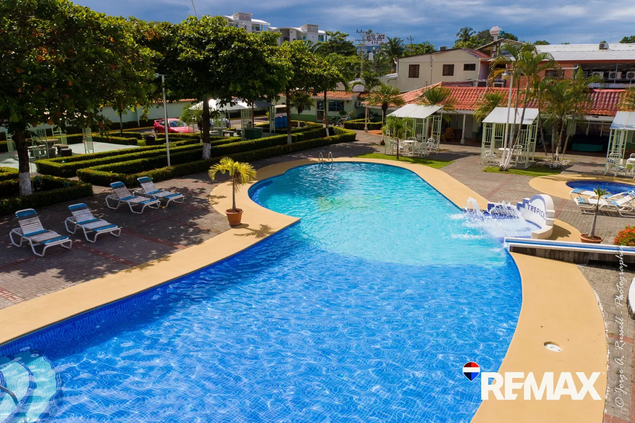 Tropical 2-Bedroom Poolside Condo