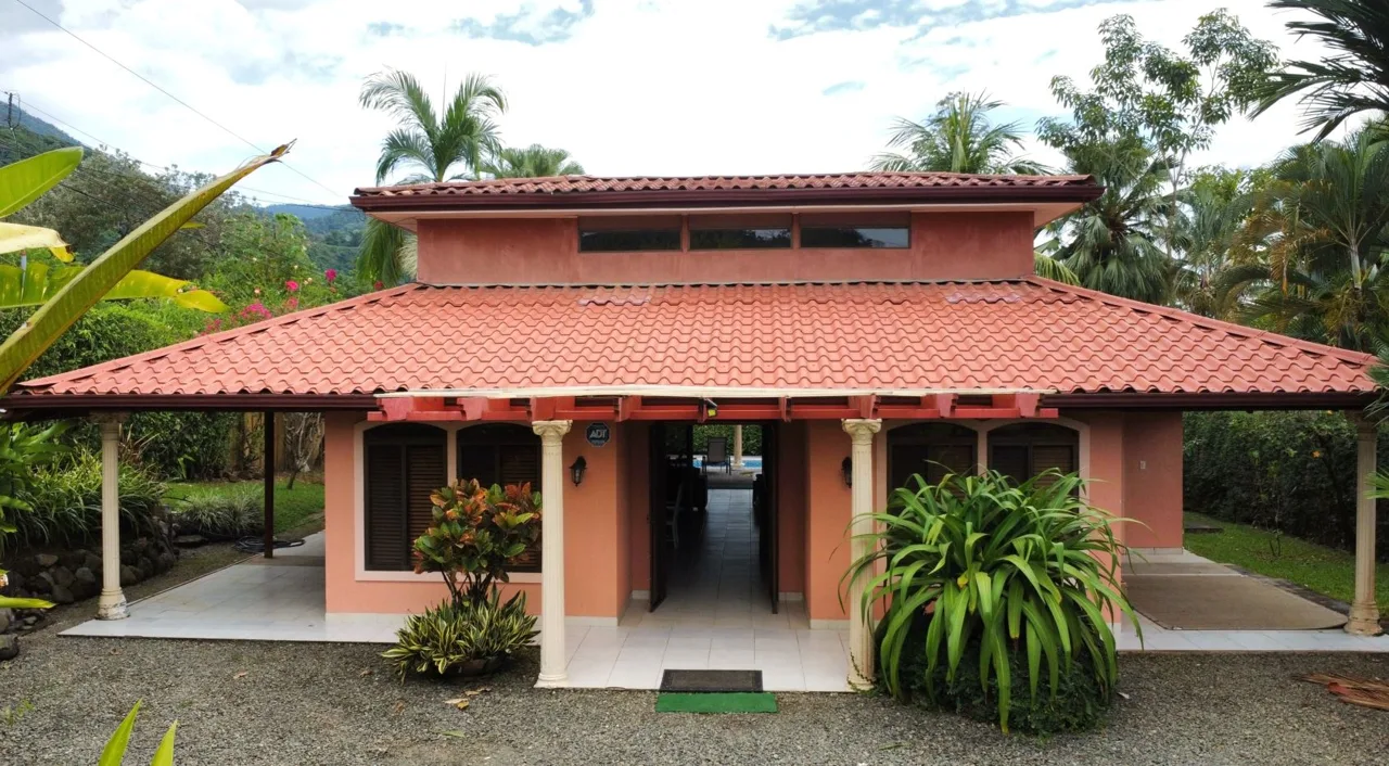 Move-In-Ready 3 bedroom Bungalow in the Heart of Ojochal