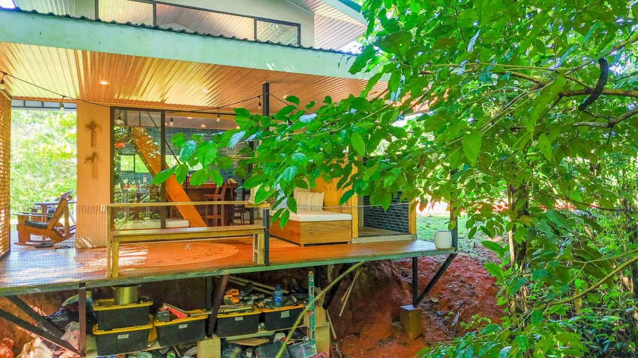 1 Bedroom Jungle River Retreat Home And Prime Space to Build Your Main House