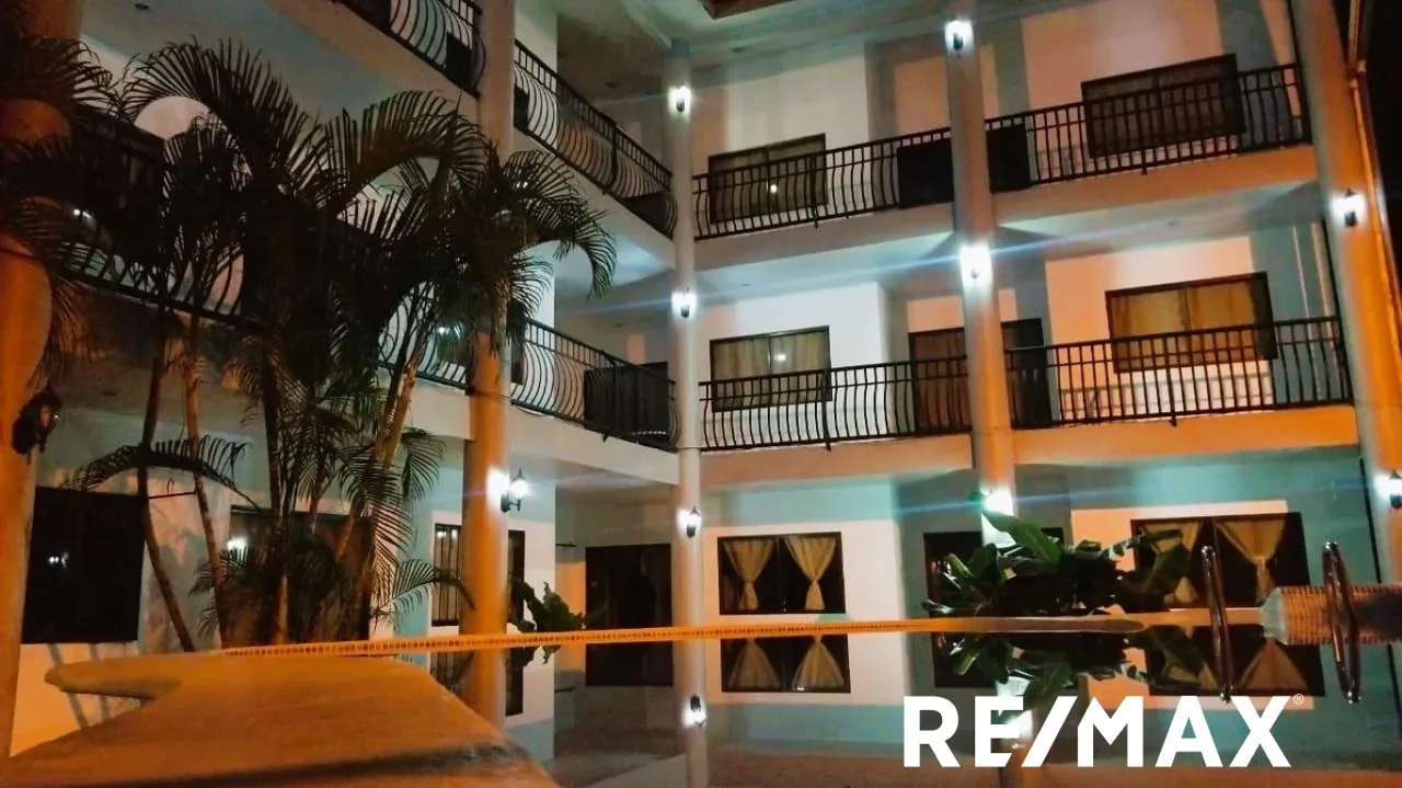 12 Bedroom hotel | Downtown
