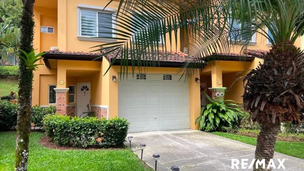 Beautiful Recently Renovated Move-In Ready 3/2 Home in Las Nubes, Between Jacó and Herradura
