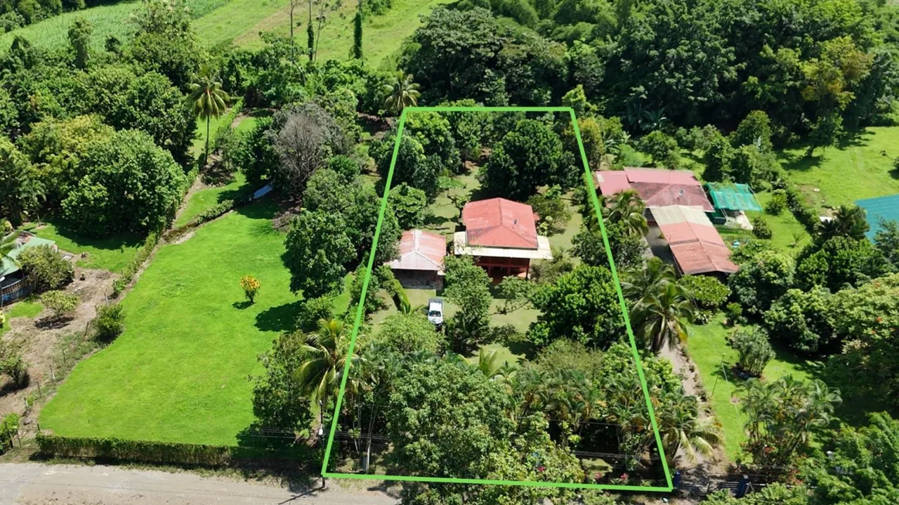 Incredible Country Estate in Sarapiqui! 2-Story House on an Expansive 31,377 Sq Ft Lot – Residencial Beula