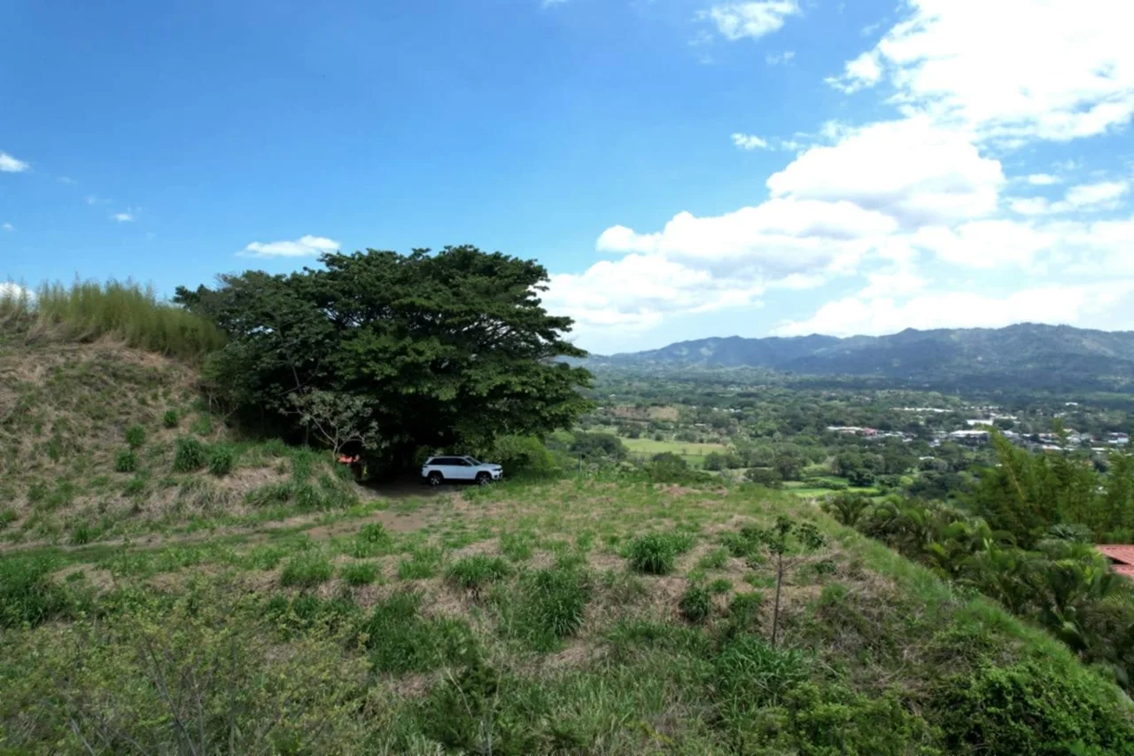 The top lot in Atenas' most exclusive community Roca Verde