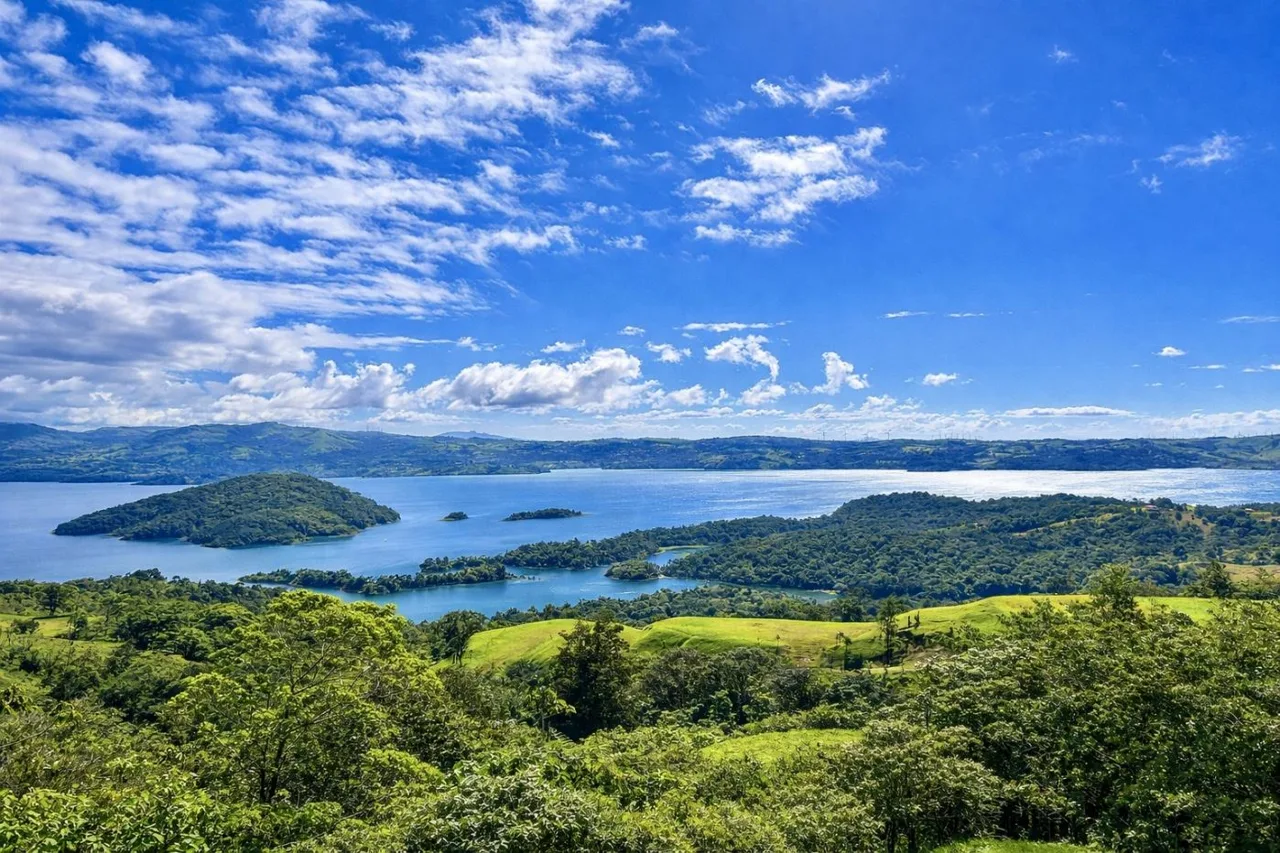 Lakeview Estate Lot 20 in Santa Elena Gated Community – Lake Arenal, Guanacaste, Costa Rica