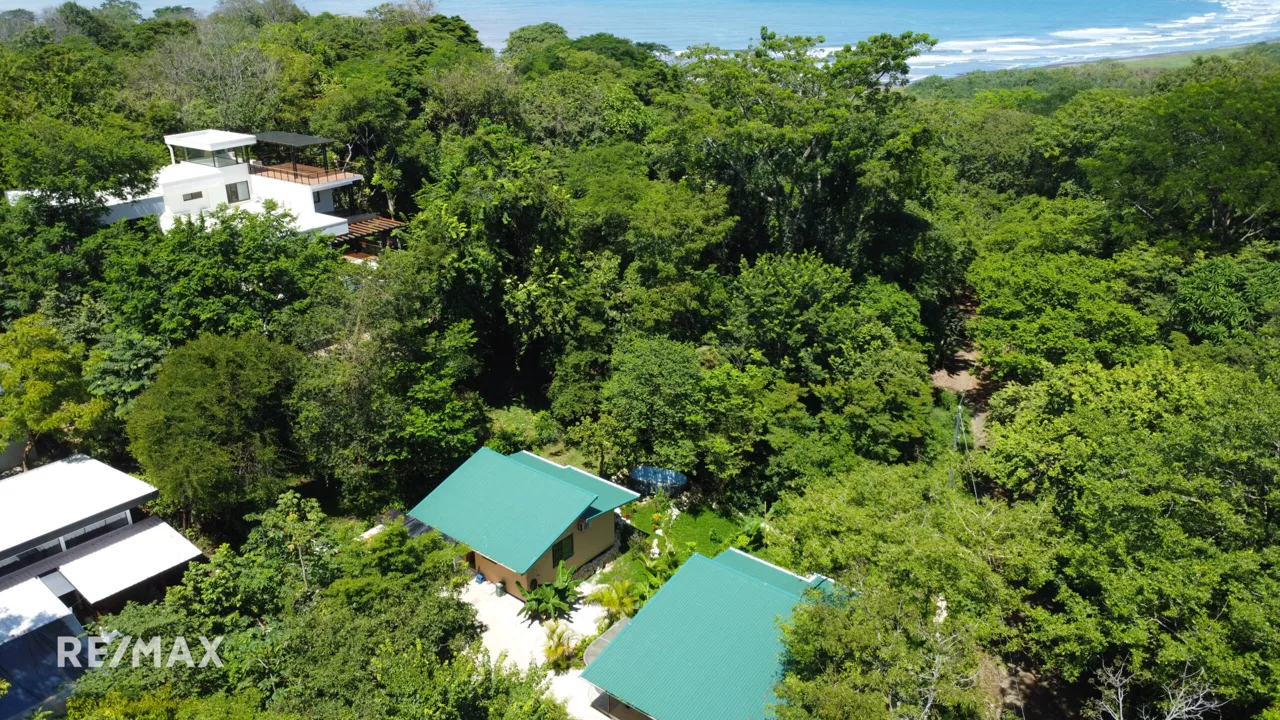 Rio Mar: 1-Bedroom Home with Container Apartment – Steps from La Boca de Nosara