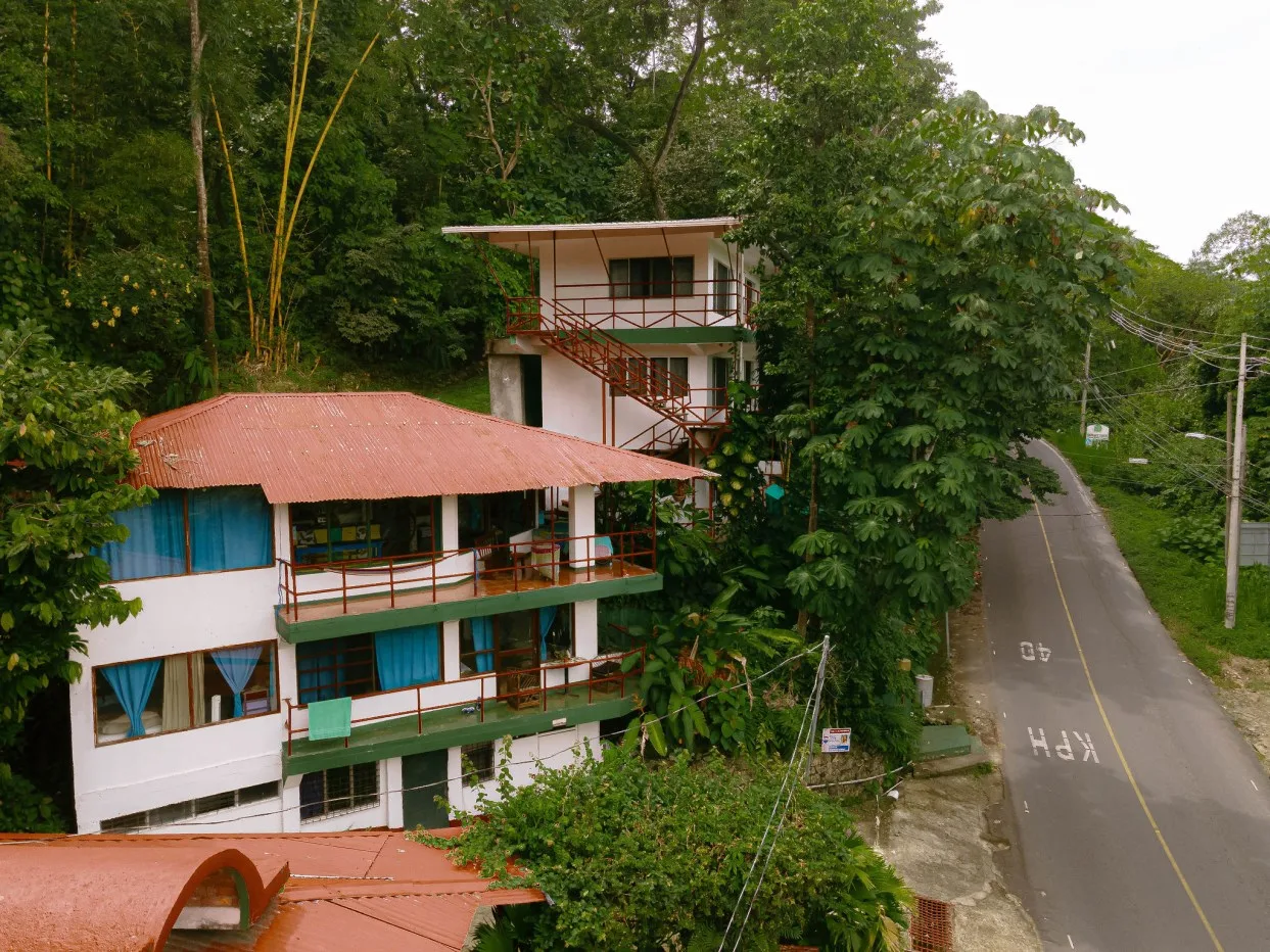 Prime Hospitality Hub: 5 Studios on the Road to Manuel Antonio
