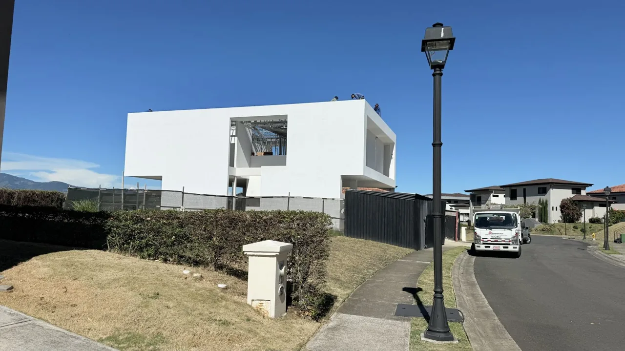 BRAND NEW Modern Home FOR SALE in Heredia Costa Rica — photo 4