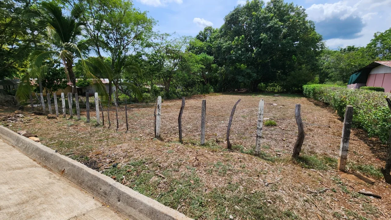 INCREDIBLE LOT WITH PERFECT LOCATION