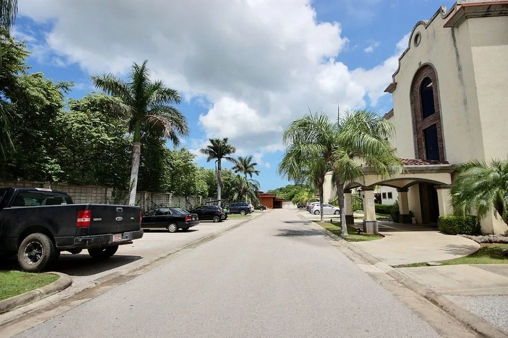 Move-In Ready 2-Bedroom Condo Minutes from Tamarindo Beach — photo 2