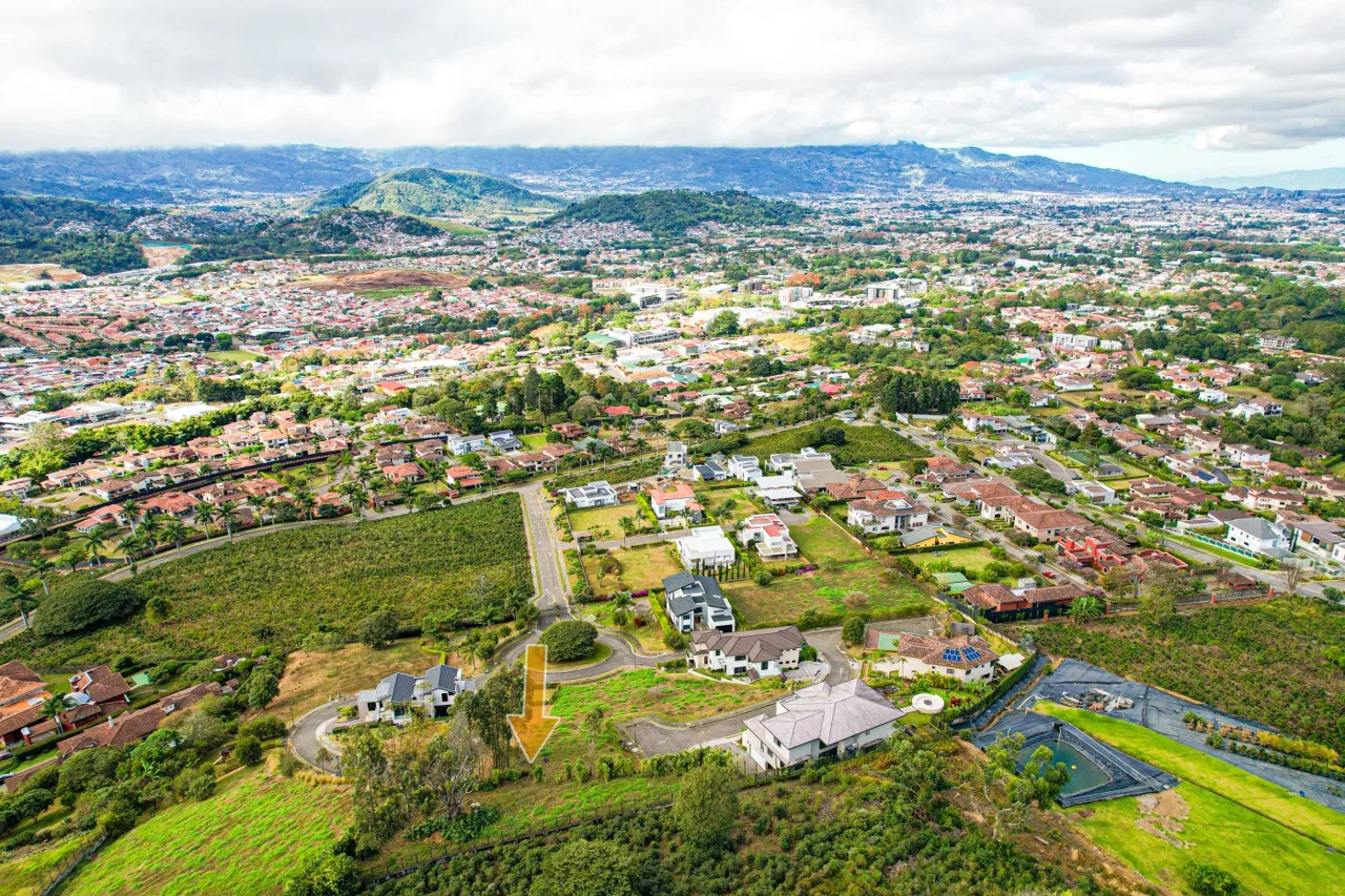Lot with incredible views in Colinas de Montealegre