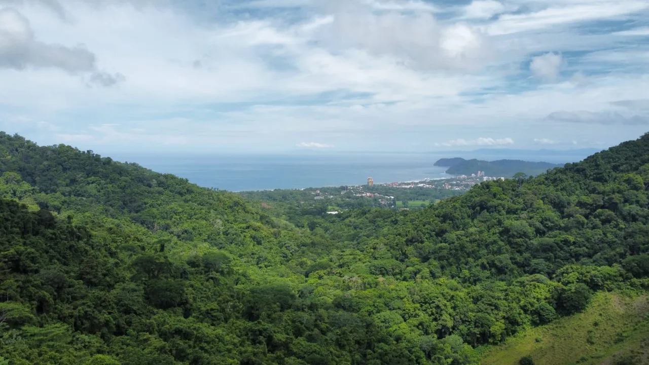 Prime development parcel with the best views in Jaco