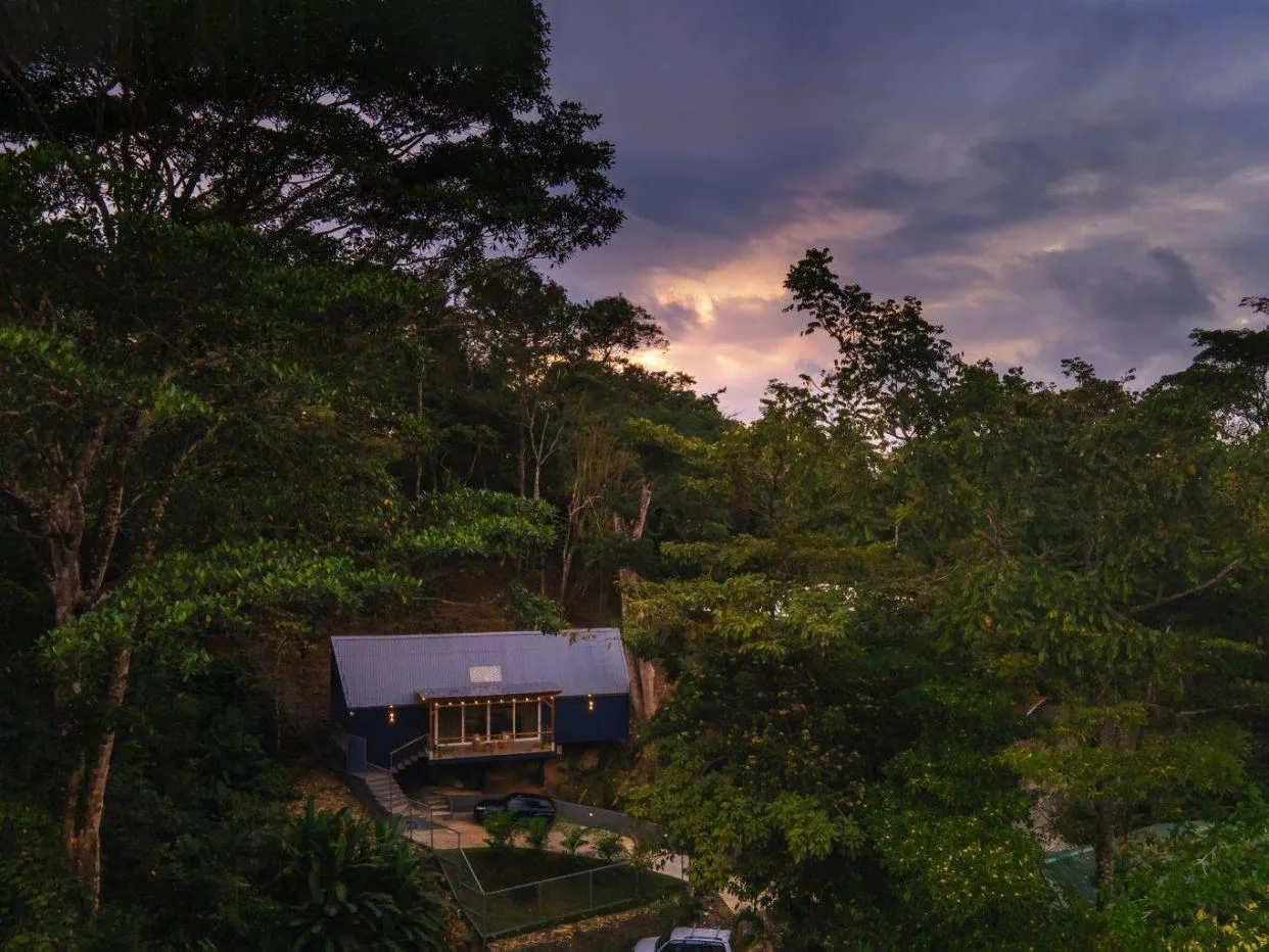 Casa Beratna – Light-Filled Jungle Retreat in Valle Pura Vida, Manuel Antonio