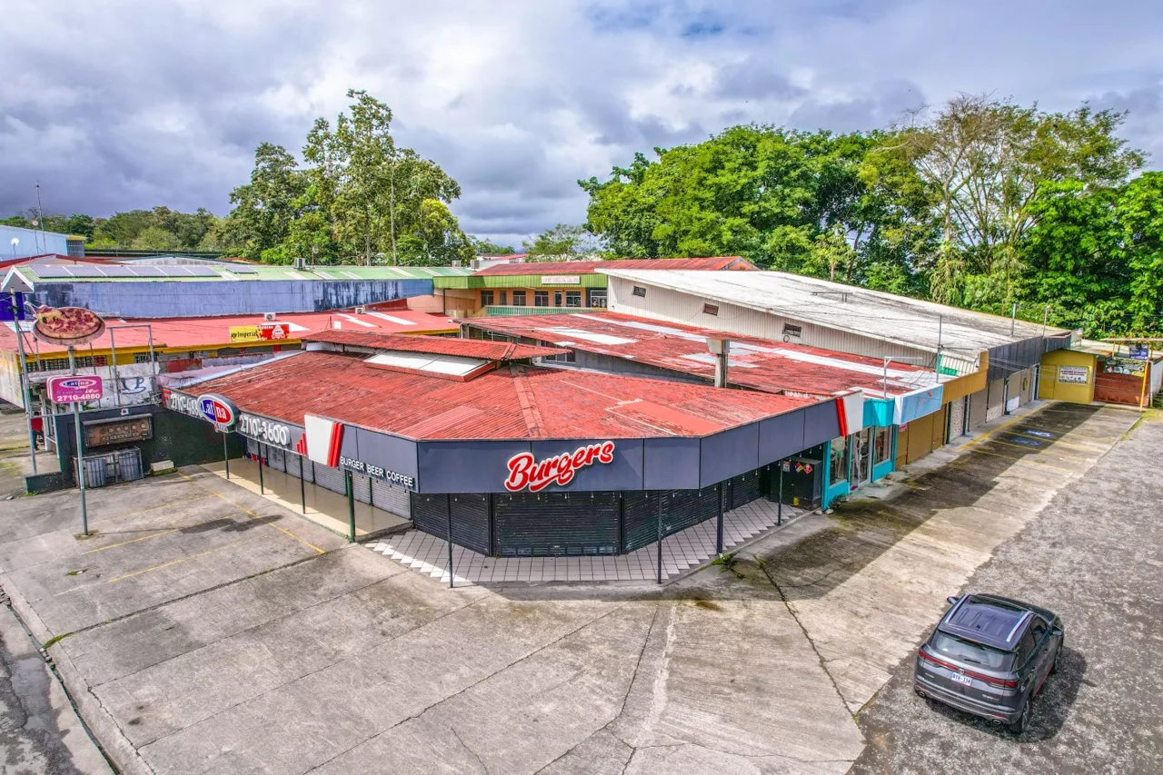 ¡Investment Opportunity: Prime Commercial Property with High Revenue Potential and great Location!