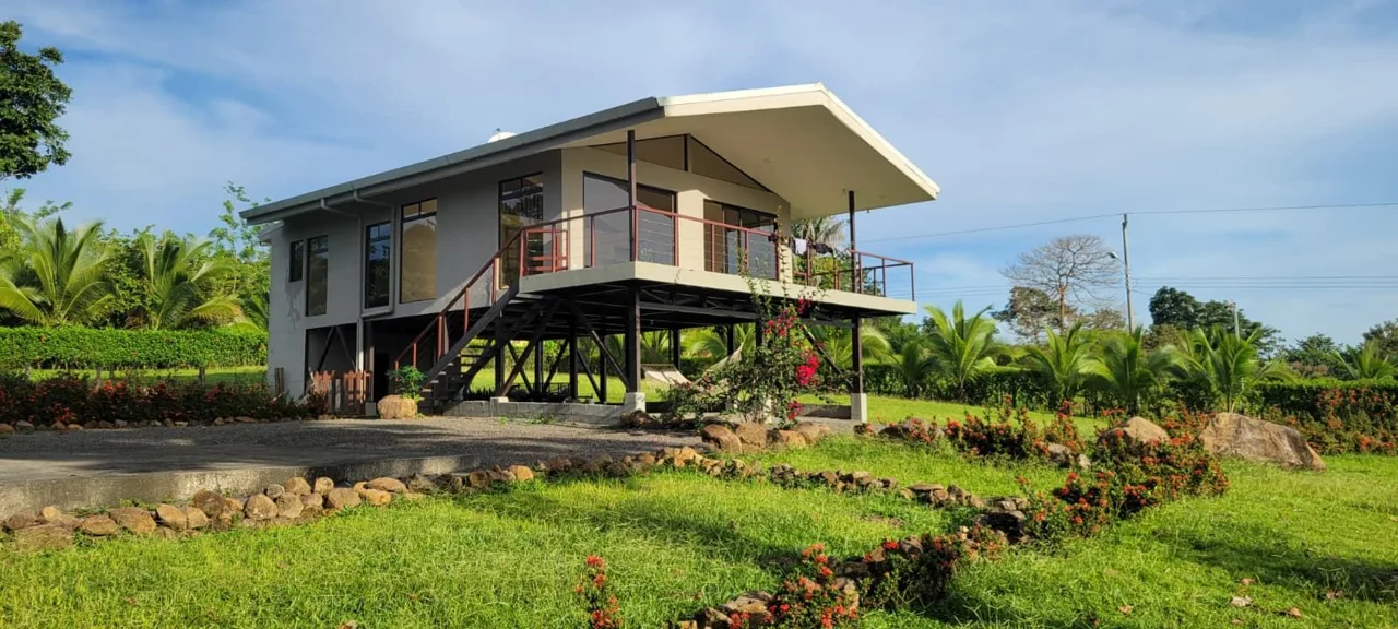 New Price! Countryside Home with Panoramic Views, Expansive Green Areas &amp; Development Potential – USD $190,000