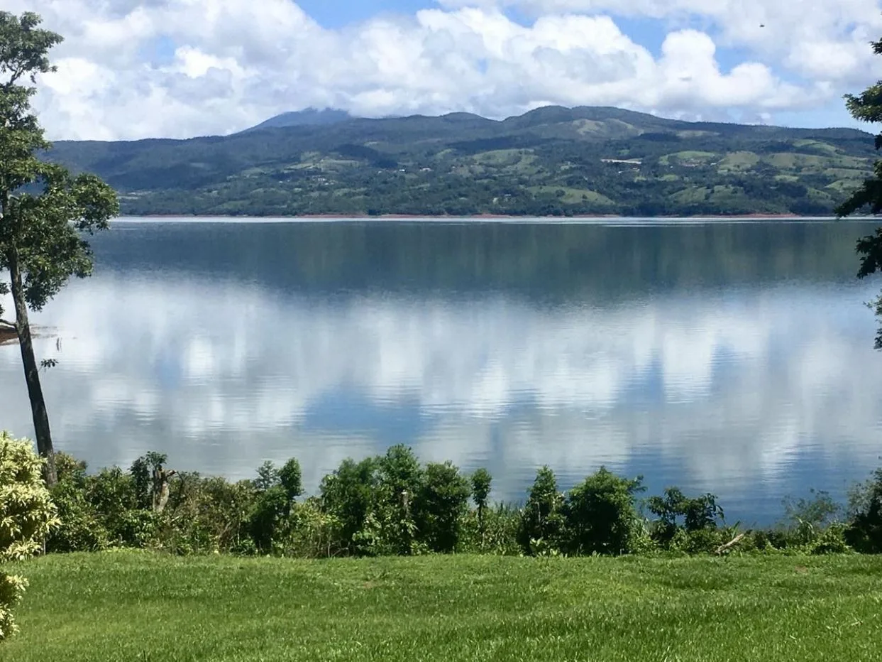 Prime Lakefront Villa in Lake Arenal Gated Community – Exceptional View, Guest House, and Investment Appeal