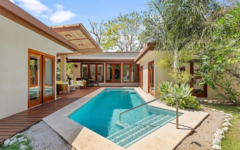 Casa Blue Iguana ~ Luxurious 3-Bedroom Tropical Retreat