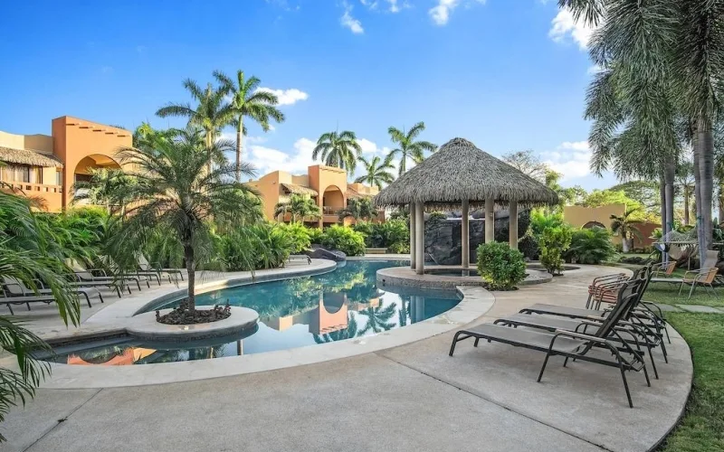 Las Ventanas 17 ~ Turnkey Poolside Condo One Block from the Beach