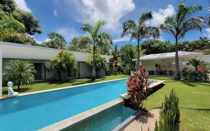 Seahorse B&B ~ Stunning Bed and Breakfast in Pristine Condition