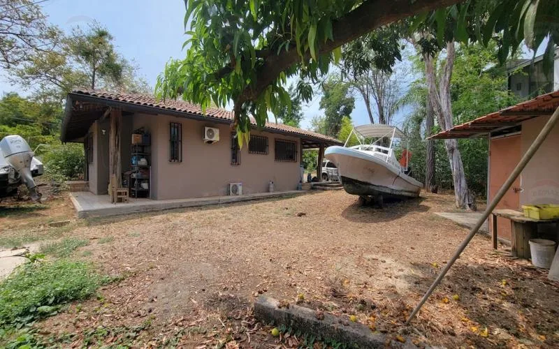 Casa del Esquina ~ Walk to the Beach in Seconds!