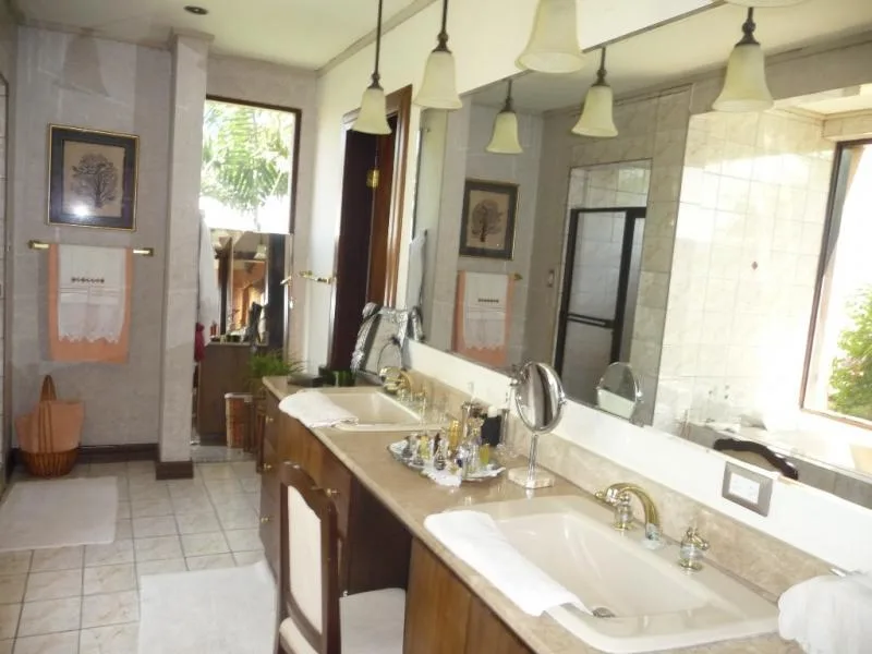 4 Bed Single Family Homes For Sale in La Uruca — photo 4