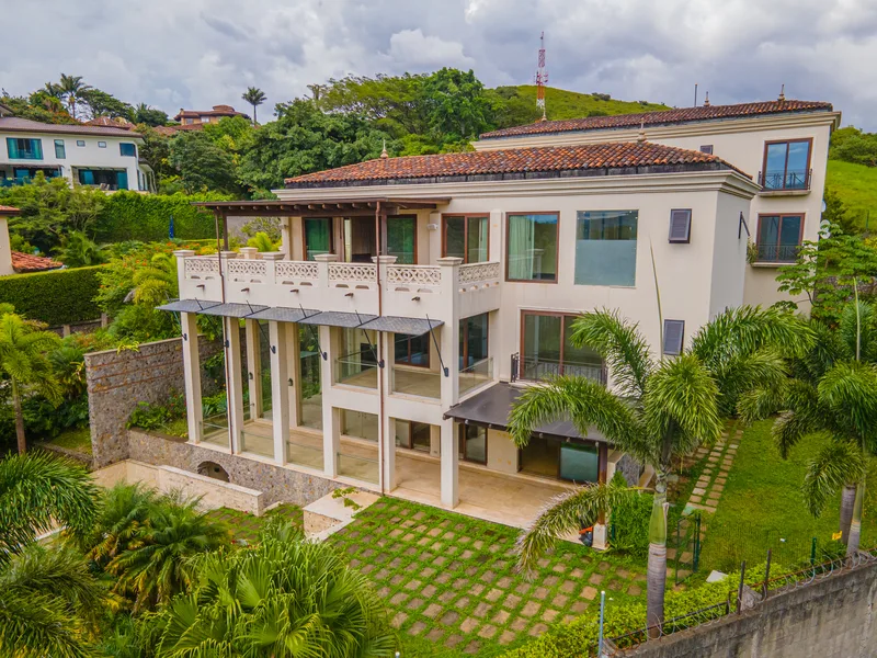 10 Bed Single Family Homes For Sale in Pozos