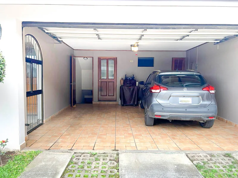 4 Bed Single Family Homes For Sale in La Sabana