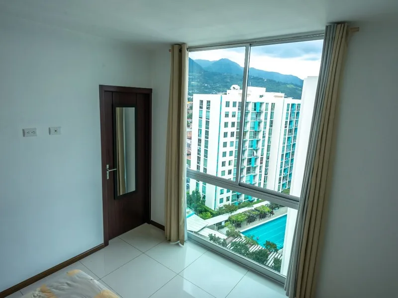 3 Bed Condo For Sale in San Jose — photo 4