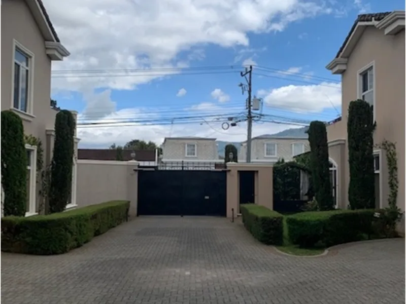 4 Bed Condo For Sale in Curridabat