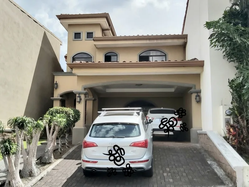 4 Bed Condo For Sale in Curridabat