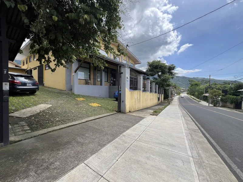 25 Bed Commercial To Rent in Escazu