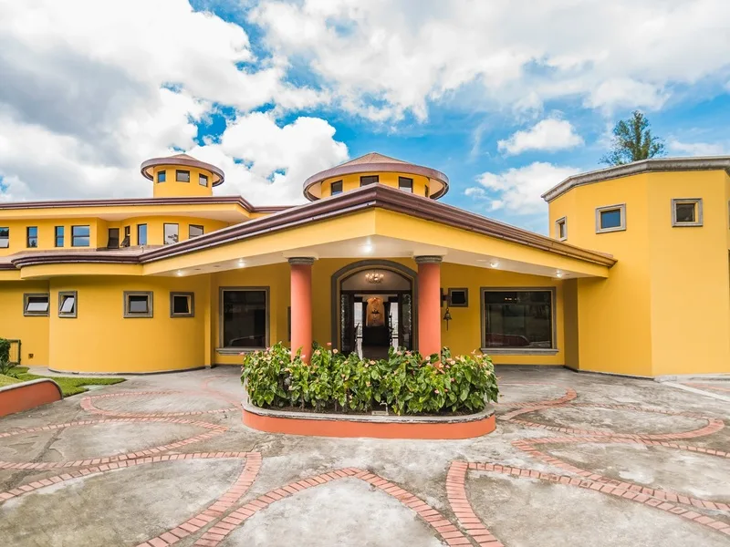 4 Bed Single Family Homes For Sale in Curridabat
