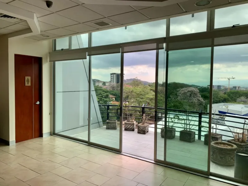 1 Bed Commercial To Rent in Escazu