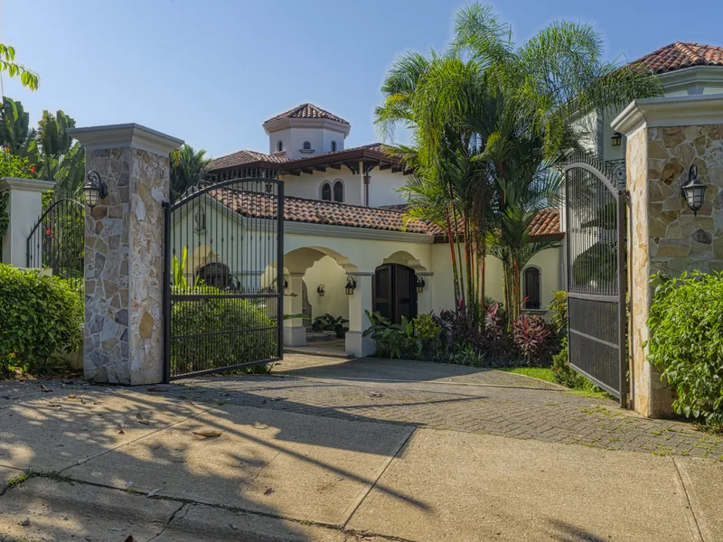 4 Bed Single Family Homes To Rent in Dominical
