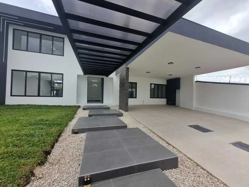 4 Bed Single Family Homes For Sale in Curridabat