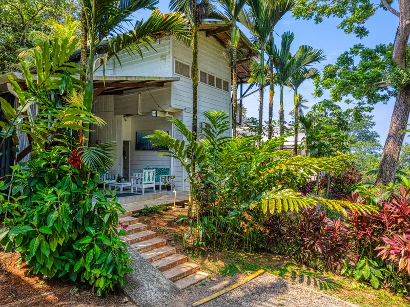 8 Bed Hotel / Leisure For Sale in Uvita