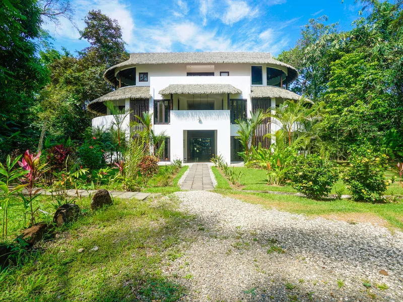 5 Bed Hotel / Leisure For Sale in Uvita