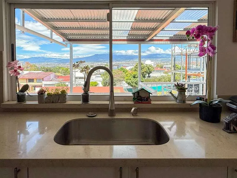 10 Bed Single Family Homes For Sale in La Uruca — photo 3